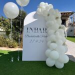 קיר צילום קאפה מעוצב עם שובל בלונים