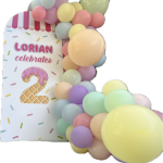 קיר צילום קאפה דגם קנדי מעוצב עם שובל בלונים