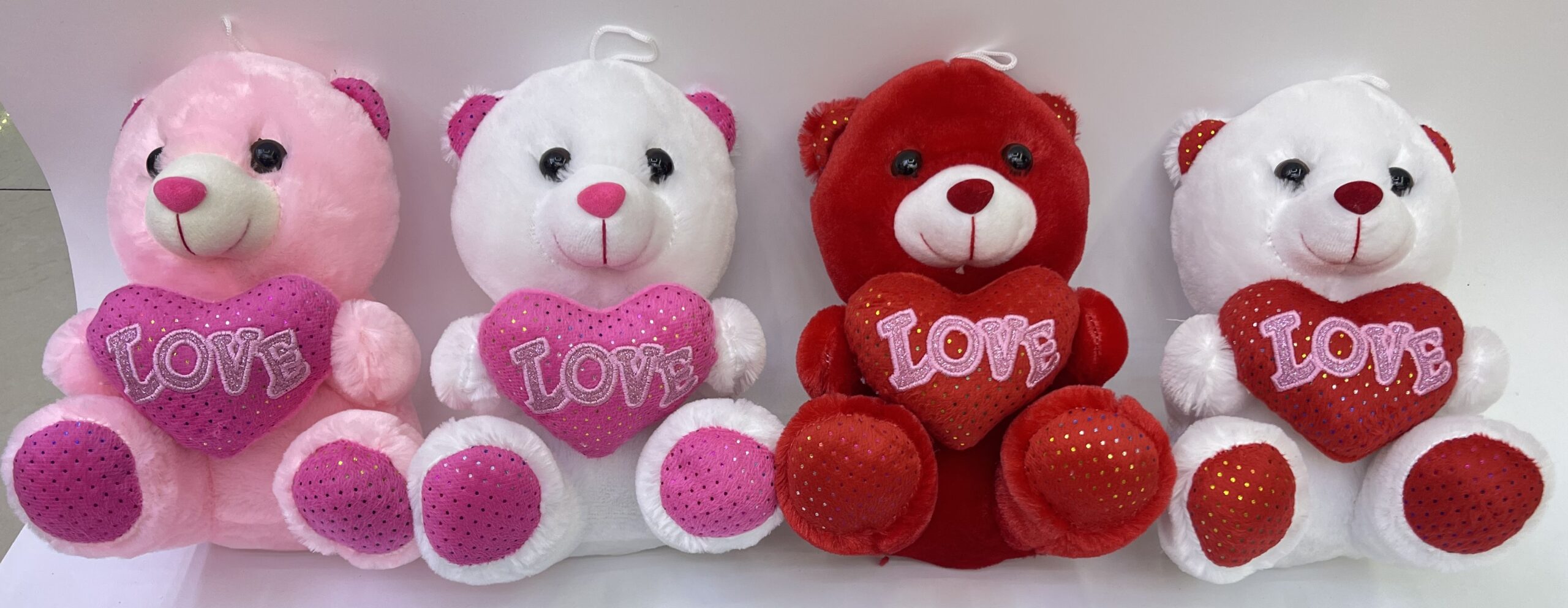 דובי 20 סמ לב כרית דובי פרווה 20 ס״מ המחזיק לב עם הכיתוב LOVE – תמונה 1
