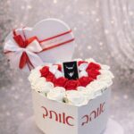 מארז לב פרחי סבון ותכשיט כסף