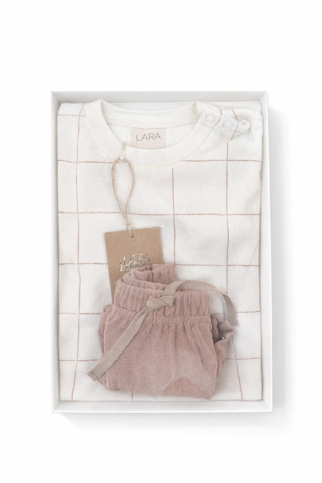 סט חולצה מכנס בד מגבת 0-3 סט בגדי תינוק עדין ומעוצב – בגד גוף ומכנס קצר – תמונה 1