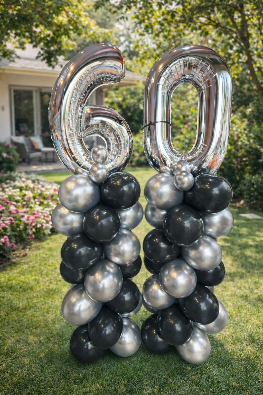 סטנד עמודי ספרות גבוה סטנד עמוד בלונים עם ספרות גיל שחור כסוף – תמונה 1