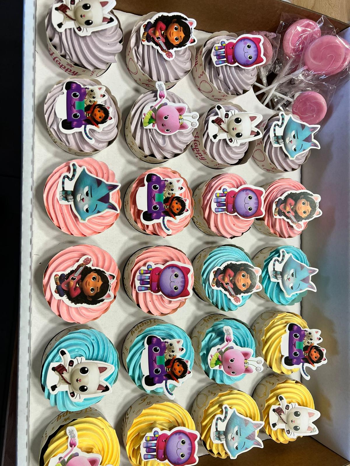 קאפקייקס גבי מארז קאפקייקס חגיגי במגוון עיצובים - מיתוג אישי – תמונה 1