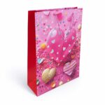 שקית מתנה מעוצבת עם לבבות – שקית למארזים ומתנות