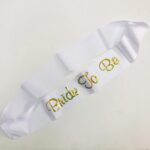 סרט כלה BRIDE TO BE סאטן לבן כיתוב זהב מבריק